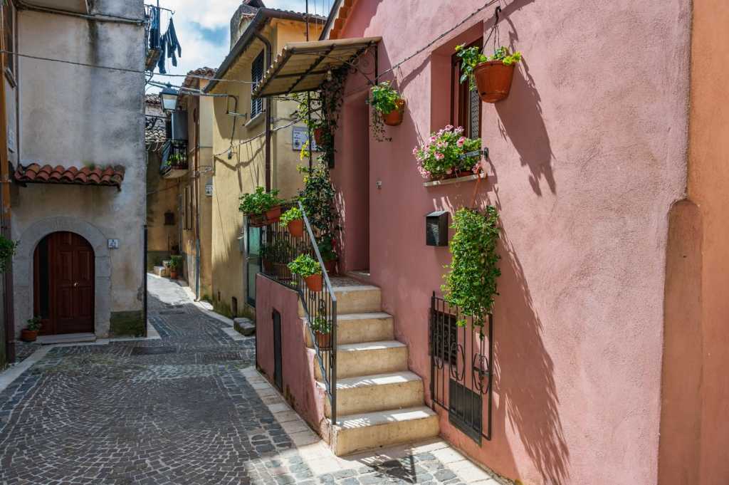 Borghi quasi vuoti: un problema o/e una nuova possibilità per il Molise?
